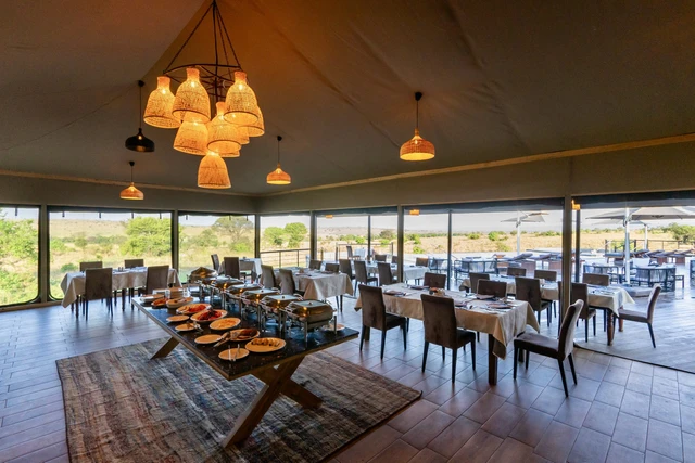 Serengeti Mara River Camp · 餐厅与用餐环境