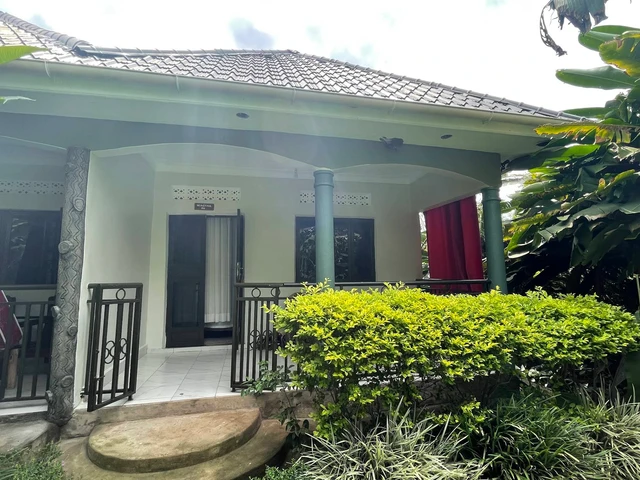 Kibale Forest Lodge · 外观与环境
