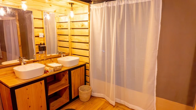Misako Ndutu Migration Camp · 浴室