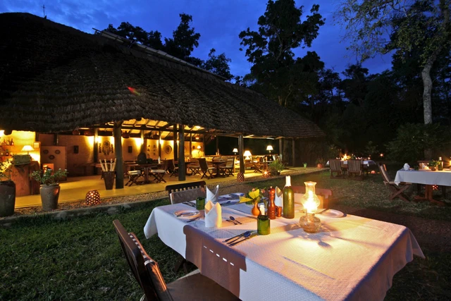 Ishasha Wilderness Camp · 餐厅与用餐环境