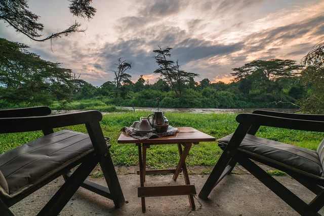 Ishasha Wilderness Camp · 露台与景观
