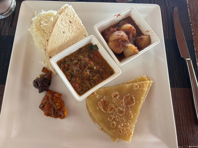 Ashnil Samburu Camp · 餐厅与用餐环境