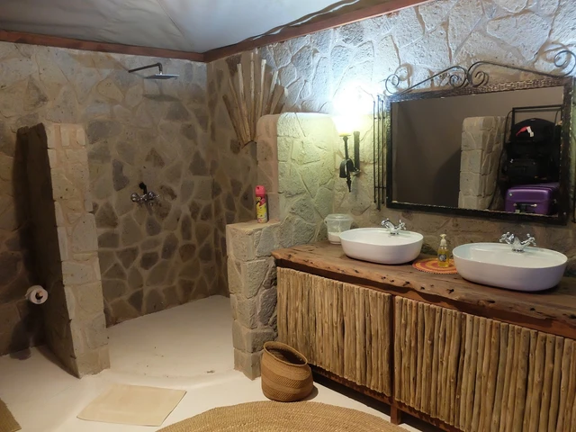 Ngorongoro Forest Tented Lodge · 浴室