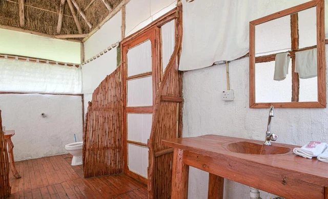 Kazinga Wilderness Safari Camp · 浴室