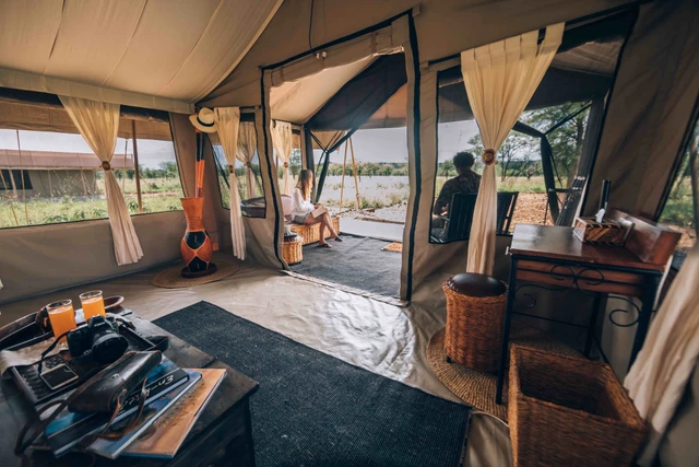 Serengeti Tortilis Camp · 露台与景观