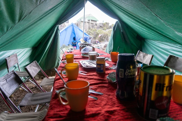 Barranco Camp · 餐厅与用餐环境