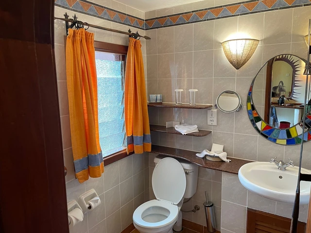 Amboseli Serena Safari Lodge · 浴室