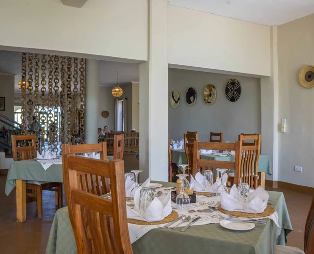 Lake Eyasi Safari Lodge · 餐厅与用餐环境