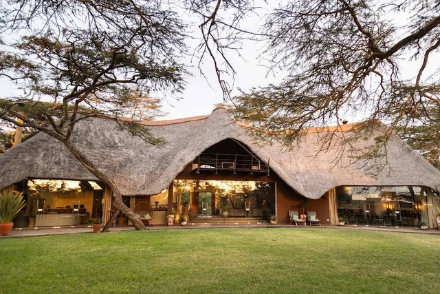 Solio Lodge · 外观与环境