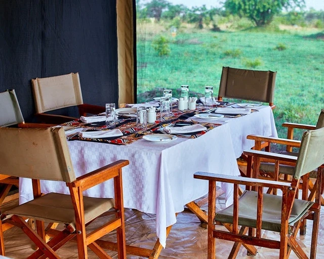 Pamoja Migration Camp · 餐厅与用餐环境