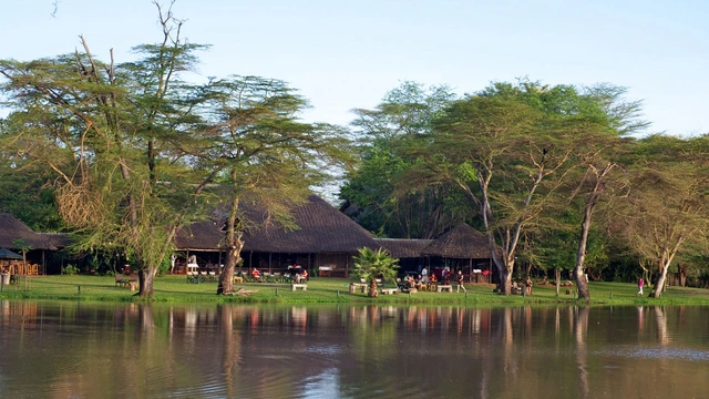 Voyager Ziwani Tented Camp · 外观与环境