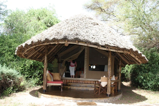 Elewana Tortilis Camp Amboseli · 外观与环境