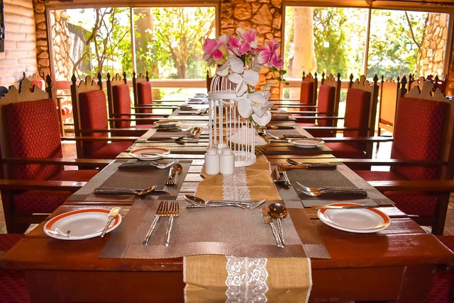 Taita Hills Safari Resort & Spa · 餐厅与用餐环境