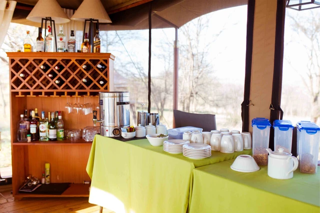 Matawi Serengeti Camp · 餐厅与用餐环境