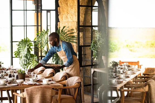 Segera Retreat · 餐厅与用餐环境