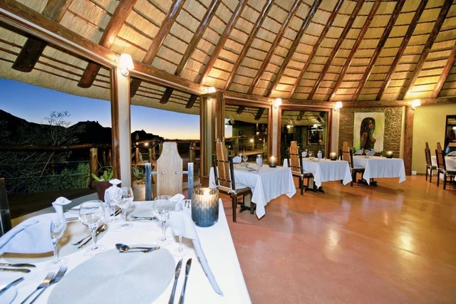 Hoodia Desert Lodge · 餐厅与用餐环境