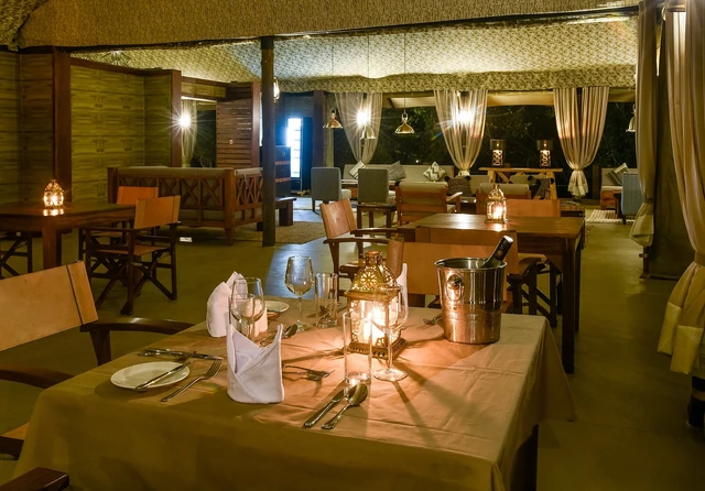 Ilkeliani Camp · 餐厅与用餐环境