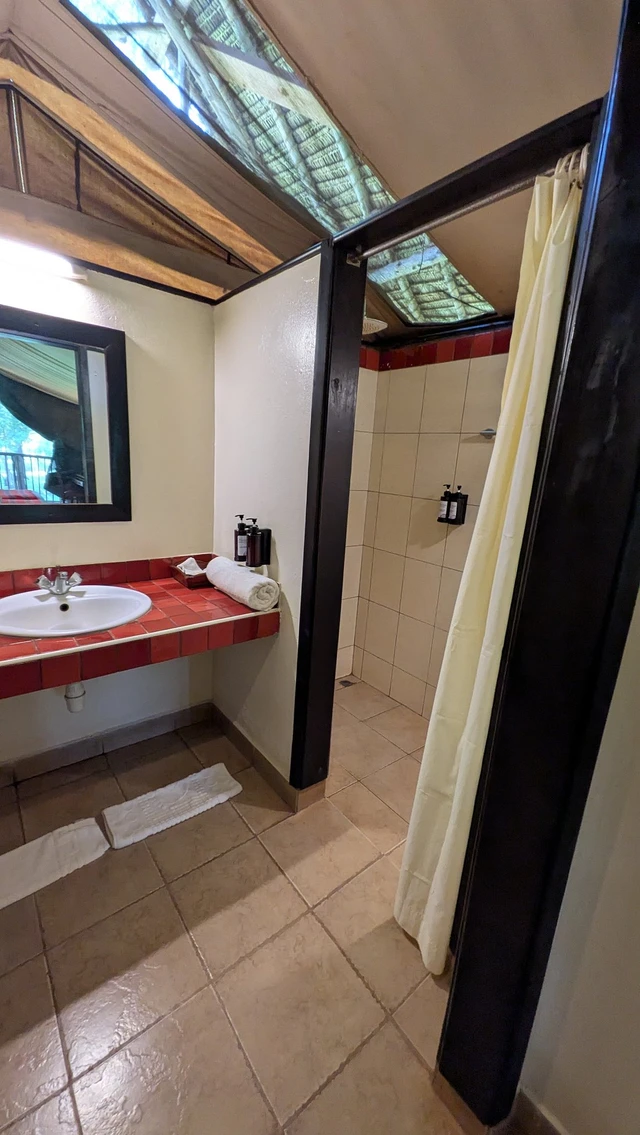 Voyager Ziwani Tented Camp · 浴室
