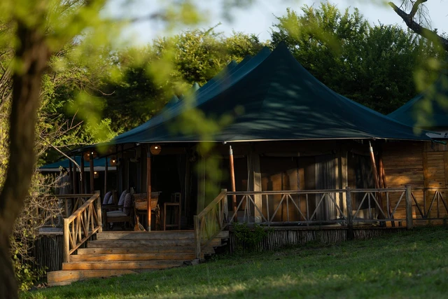 Enkirari Wilderness Camp · 外观与环境