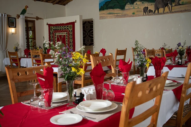 Meru View Lodge · 餐厅与用餐环境