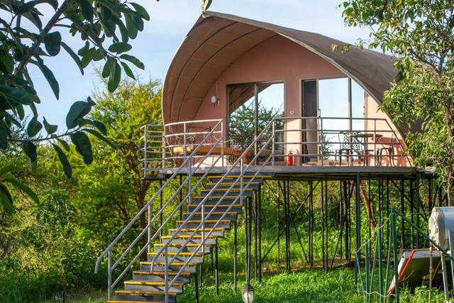 Ngorongoro Safari Lodge · 外观与环境