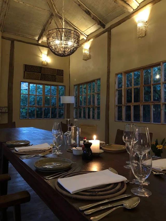 Buhoma Lodge · 餐厅与用餐环境