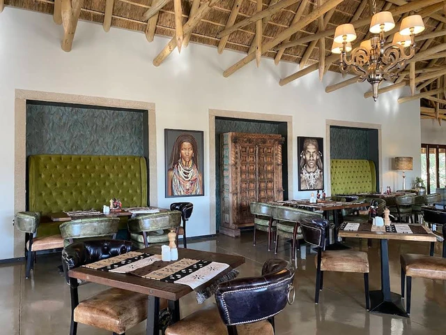 Etosha Oberland Lodge · 餐厅与用餐环境