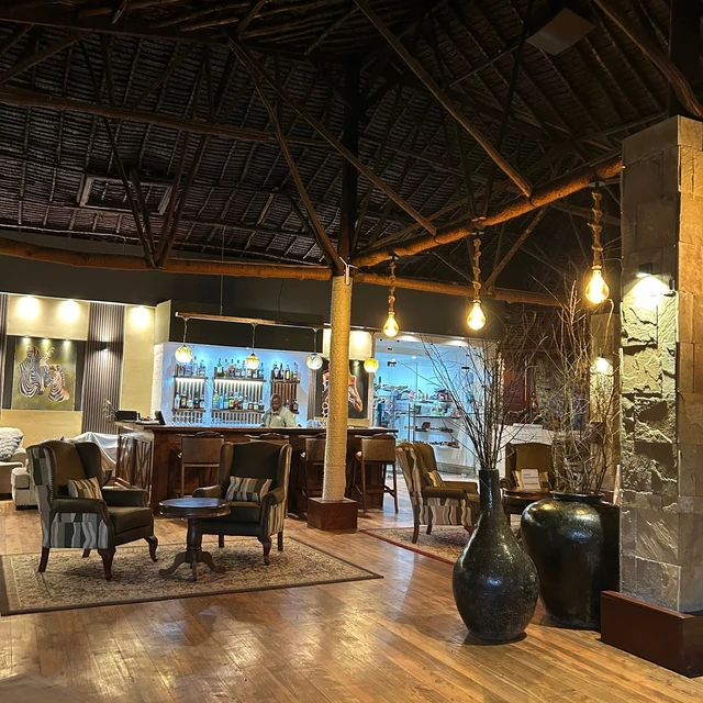 Mbweha camp · 餐厅与用餐环境