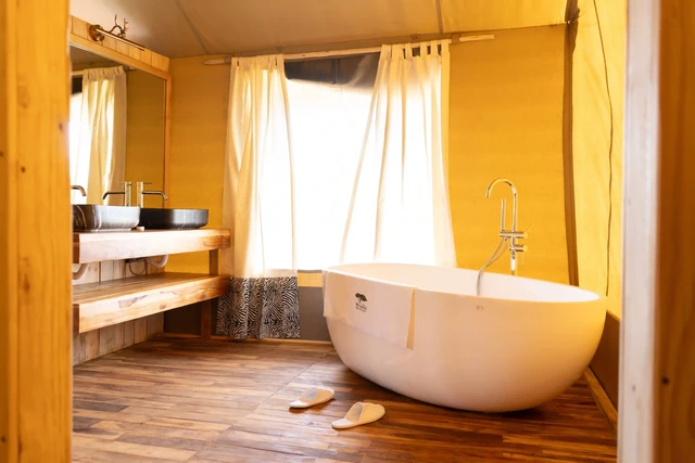 Malaika Seronera Luxury Camps · 浴室