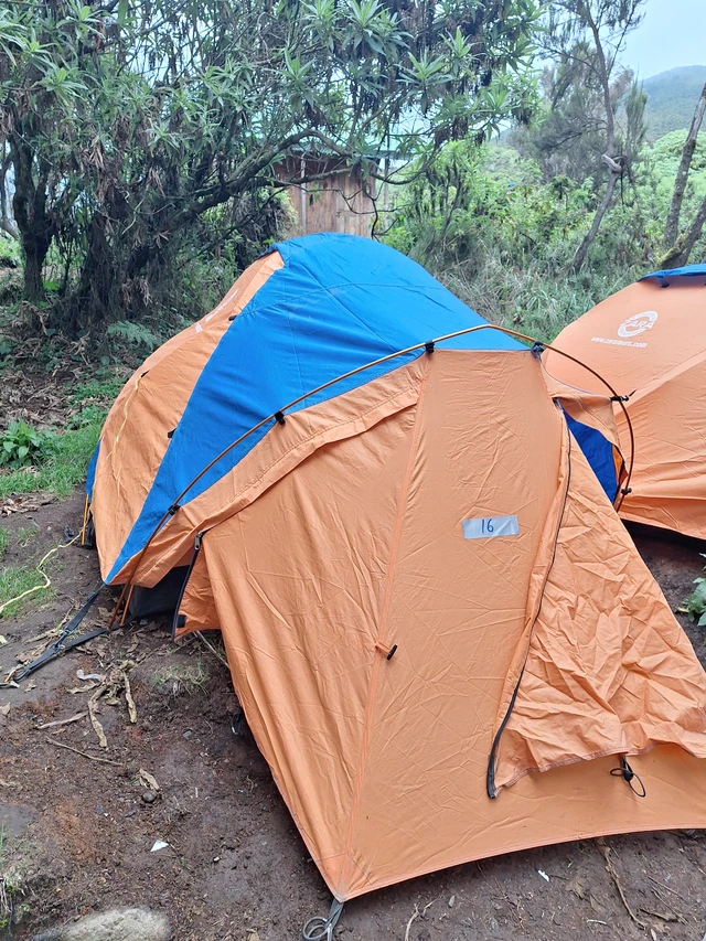Machame Camp · 外观与环境