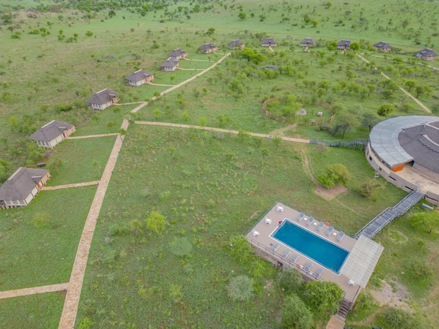 Serengeti Safari Lodge · 外观与环境