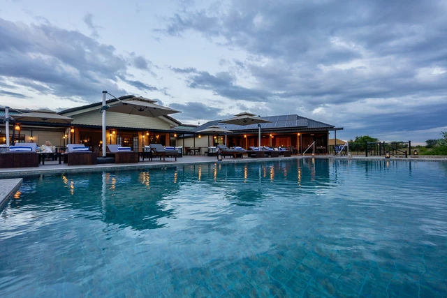 Serengeti Mara River Camp · 泳池
