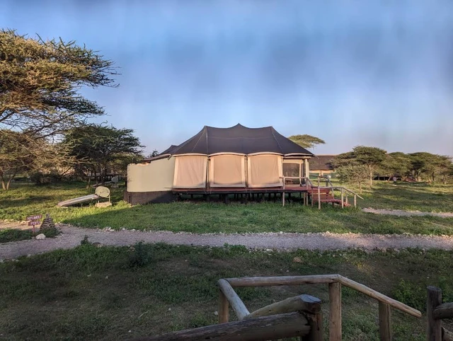 Lake Masek Tented Lodge · 外观与环境