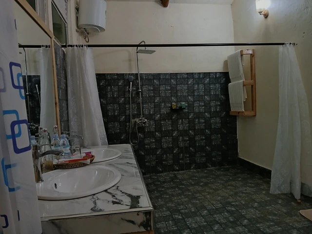 Orugano Bwindi Lodge · 浴室