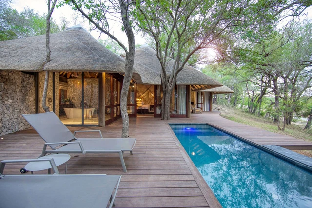 Dulini Leadwood Lodge · 外观与环境
