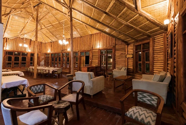 Orugano Bwindi Lodge · 餐厅与用餐环境