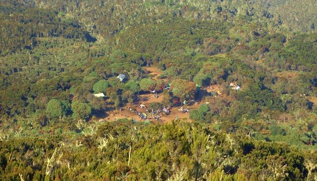 Machame Camp · 外观与环境