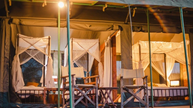 Kenzan Central Tented Camp · 外观与环境