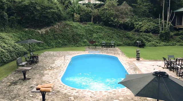 Endoro Lodge · 泳池