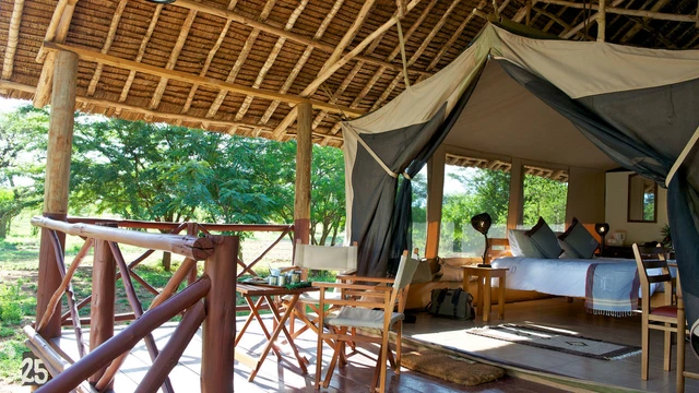 Voyager Ziwani Tented Camp · 露台与景观