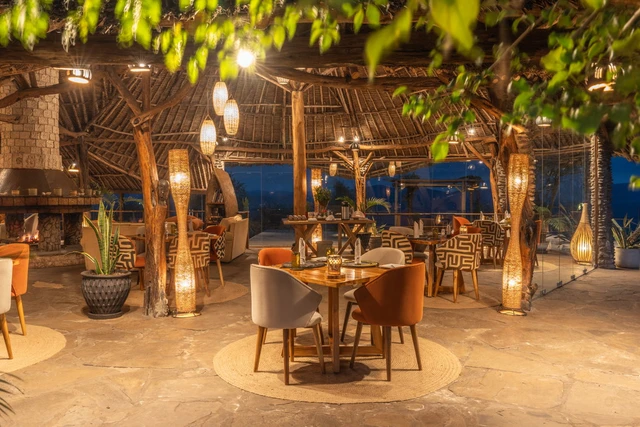 Soroi Lions Bluff · 餐厅与用餐环境