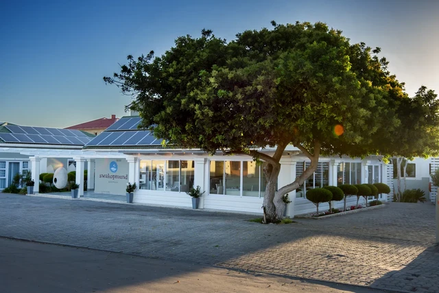 Swakopmund Guesthouse · 外观与环境